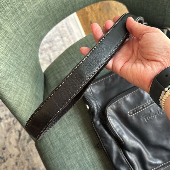 Fossil Vintage Black Leather Messenger crossbody shoulder Bag purse Classic EUC - Picture 5 of 12